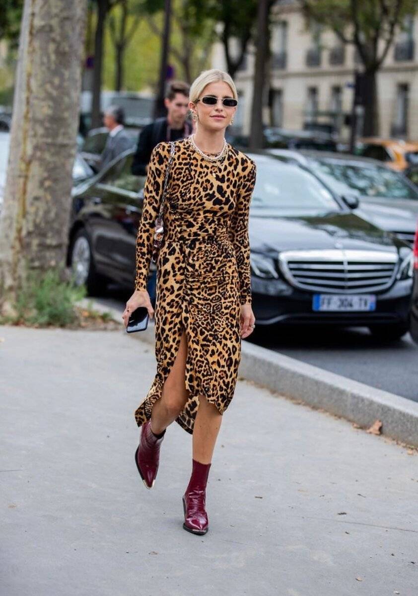 Леопардовое платье стрит стайл