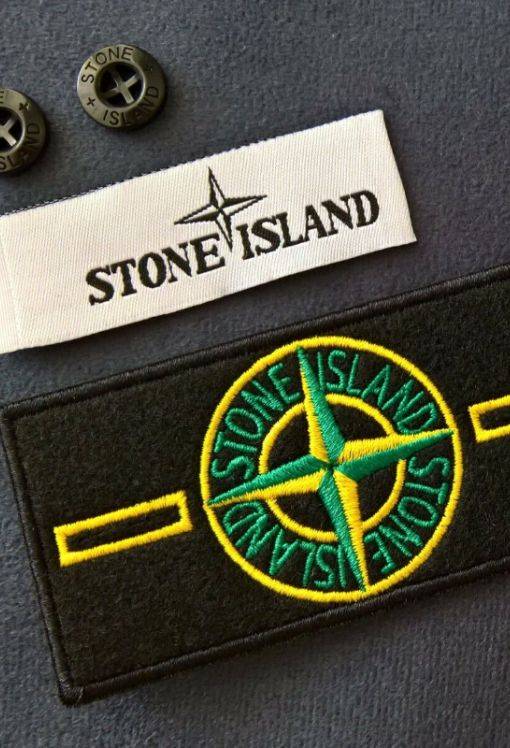 Оригинальный стоник. Бирки стон Айленд оригинал. Верхняя бирка Stone Island оригинал. Stone Island 2010 бирки. Патч Stone Island 30 anni.